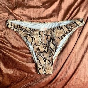 Shade and shore snakeskin bikini bottoms size medium
